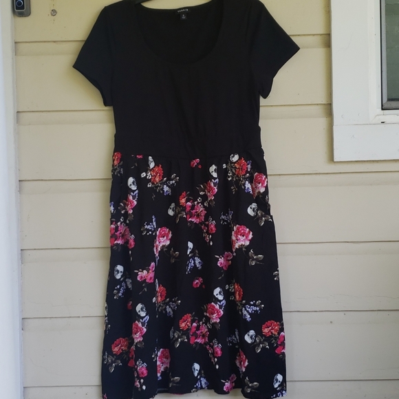 torrid Dresses & Skirts - Torrid size floral and skull dress with pockets